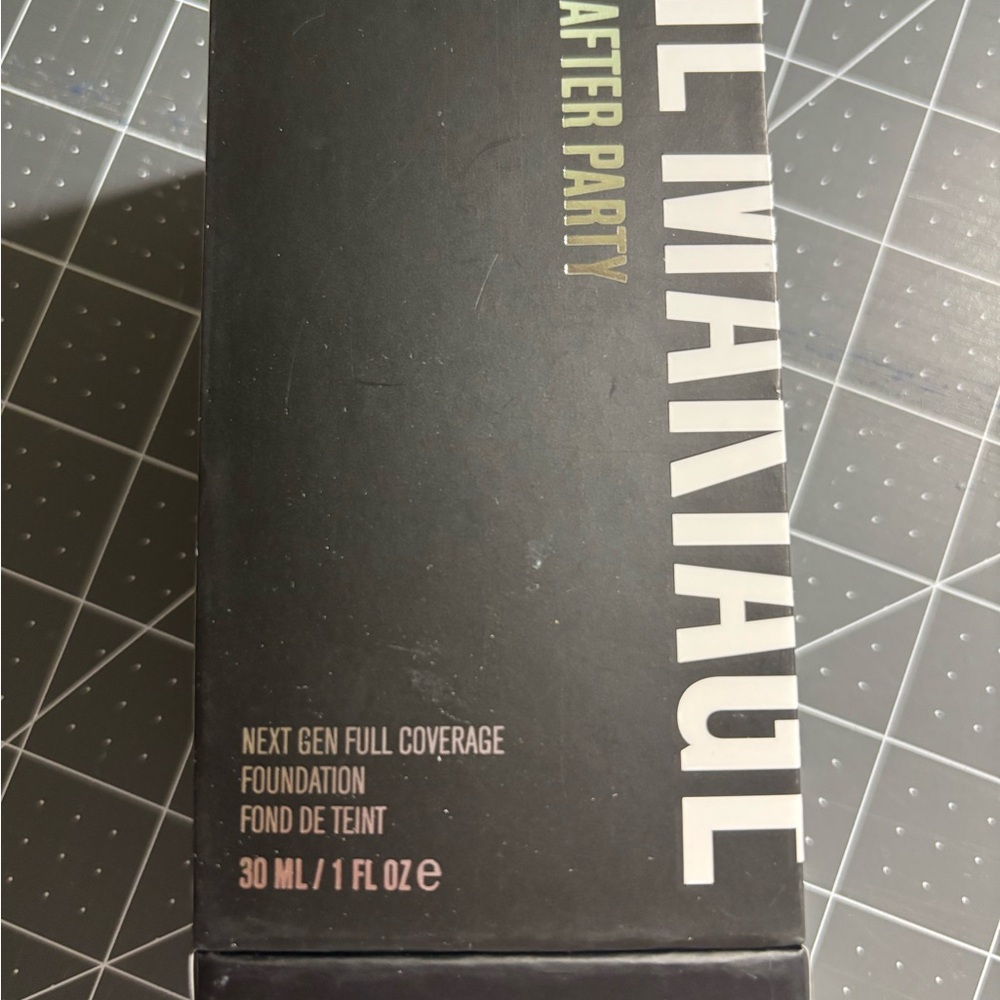 IL Makiage- Full Matte Next Gen Full Coverage Foundation -045 Fair to light